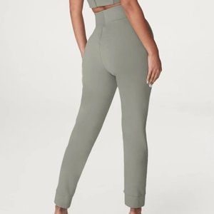 BLACK FITTED HIGH WAISTED JOGGERS